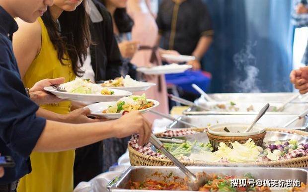 不管吃什麼自助餐，這2種食物都不要碰，員工：我們自己都不願吃